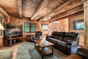 Fernseher, Kamin, Videospiele, Tischfußball