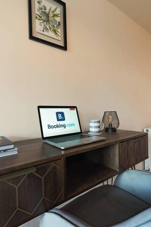 Interior - West End Escape: Prime Location (Glasgow)