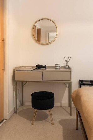 Interior - West End Escape: Prime Location (Glasgow)