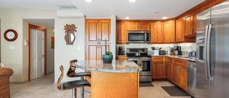 Refrigerador, microondas, horno y lavavajillas