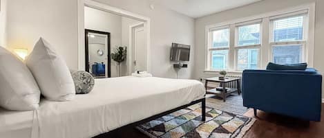 Strykejern/-brett, reiseseng for barn, wi-fi og sengetøy