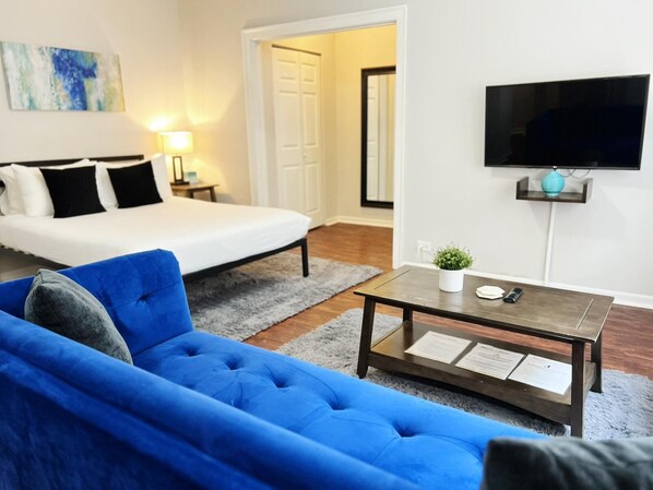 Strykejern/-brett, reiseseng for barn, wi-fi og sengetøy