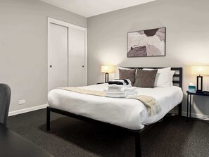 1 chambre, fer et planche à repasser, lit parapluie, Wi-Fi