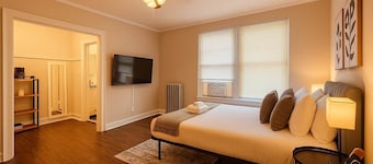Cozy Charm Studio Apt in Chicago