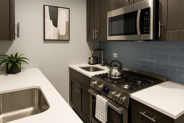 冰箱、微波炉、烤箱、炉灶