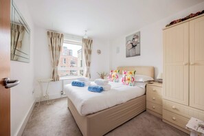 2 bedrooms, iron/ironing board, WiFi, bed sheets