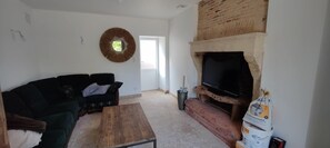 TV, fireplace, ping pong