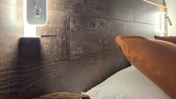 3 bedrooms, travel crib, WiFi, bed sheets