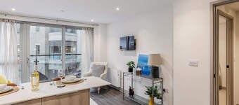 Little Sea - Moments from Waterfront Restaurants