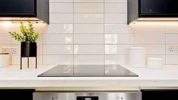 Apartment, Blick auf den Innenhof | Eigene Küche