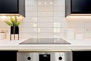 Apartment, Courtyard View | Private kitchen - 3 Huntingdon Place (Edinburgh)