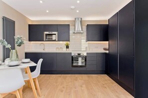 Apartment, Courtyard View | Private kitchen