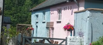 Portsmouth Arms Hotel rooms and cottages