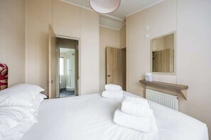 3 chambres, fer et planche à repasser, Wi-Fi, draps fournis