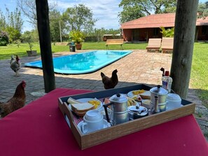 Alimentos y bebidas
