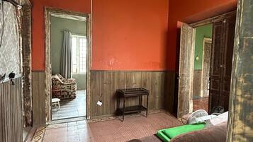 Iron/ironing board, free WiFi