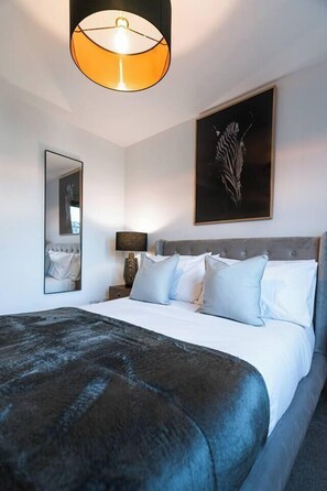 2 habitaciones, tabla de planchar con plancha, cuna de viaje y wifi