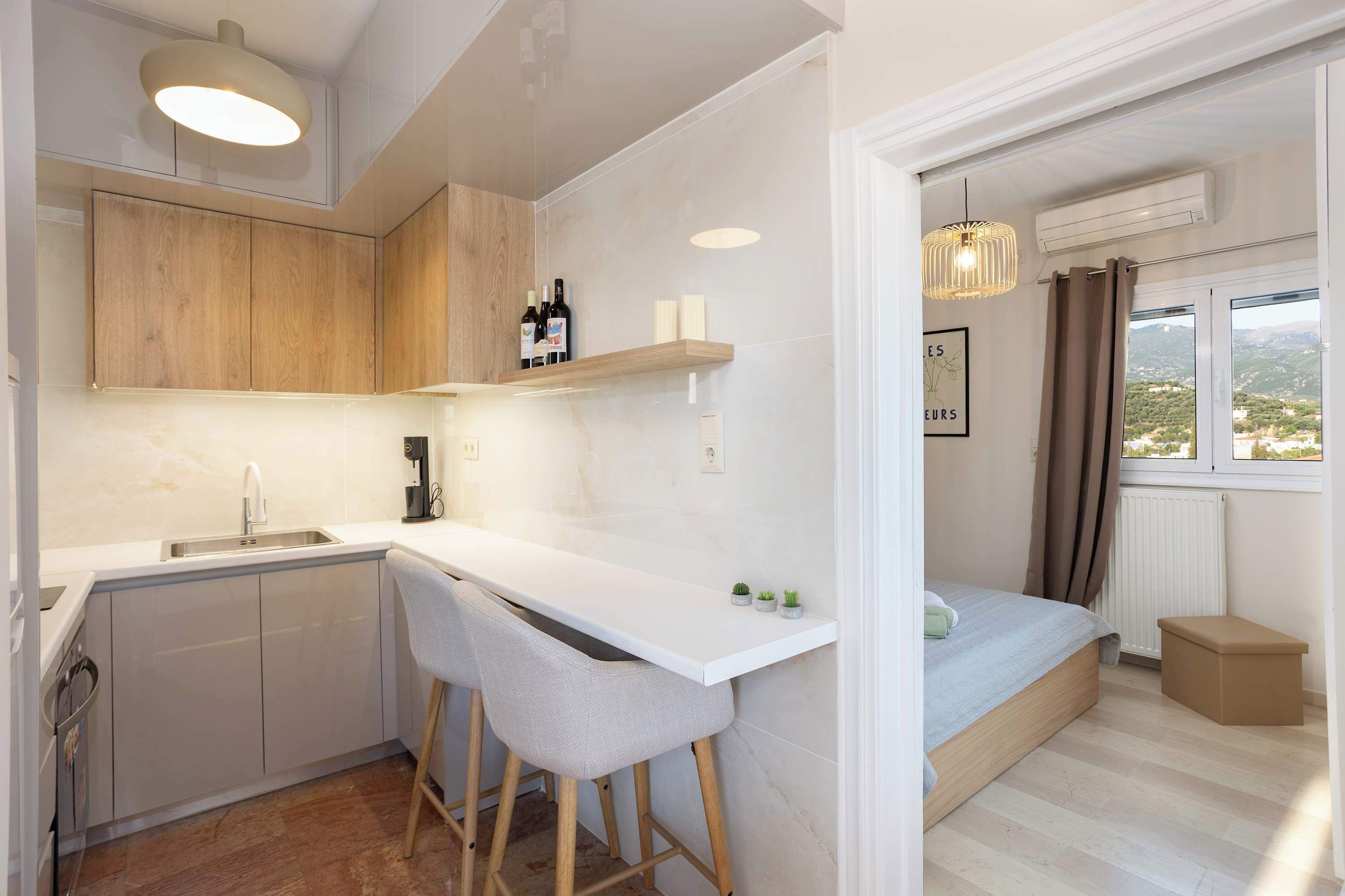 Fridge, oven, stovetop, coffee/tea maker
