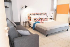 3 bedrooms, desk, travel cot, WiFi