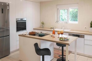 Fridge, microwave, oven, stovetop