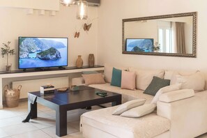 Télévision, livres, espaces bureaux