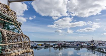 Belle Buoy - Town Centre Location with Free Parking