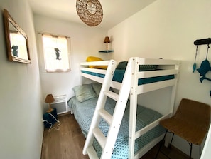 2 bedrooms, bed sheets