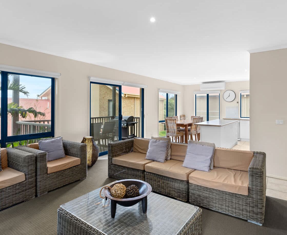 Televisión y oficina 