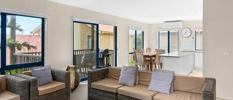 Televisión y oficina