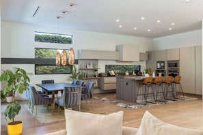 Dining - Casa Bella by Oraklus (Los Angeles)