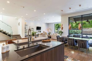 Dining - Casa Bella by Oraklus (Los Angeles)