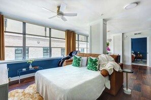 1 habitación, escritorio, tabla de planchar con plancha y wifi 