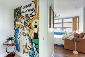 1 habitación, escritorio, tabla de planchar con plancha y wifi 