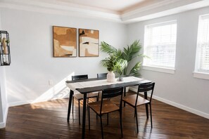 Dining - Salt Lake City Stay – Comfy 1BR Near It All (Salt Lake City)