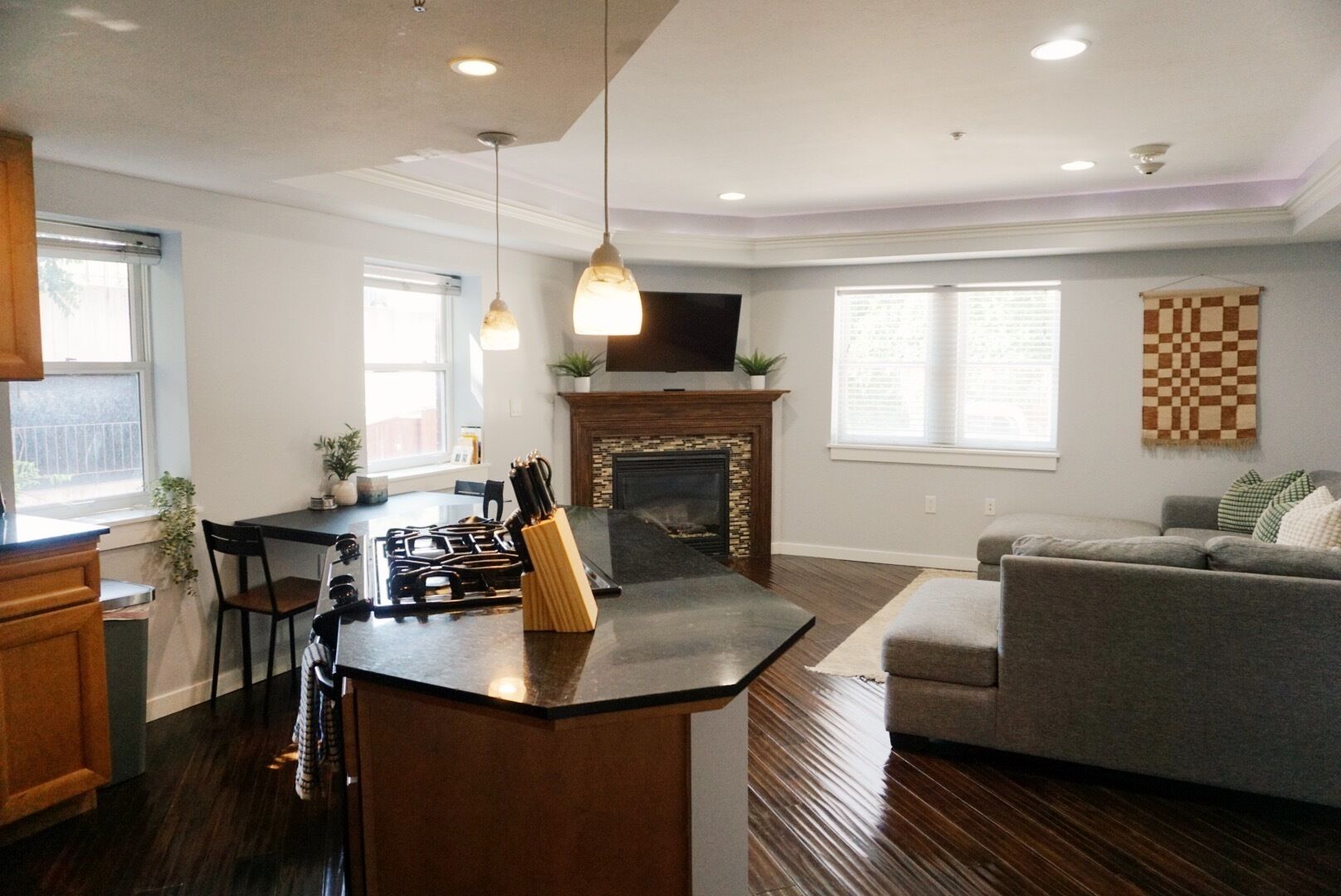 Télévision, cheminée