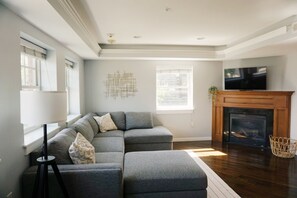 TV, fireplace