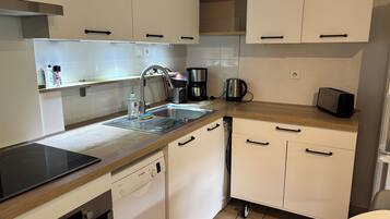 Micro-ondes, four, plaque de cuisson, lave-vaisselle