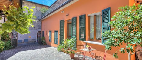 Familienapartment, 1 Schlafzimmer, Klimaanlage (Vicky Loft Gardone-relax & Vittoriale) | Speisen im Freien