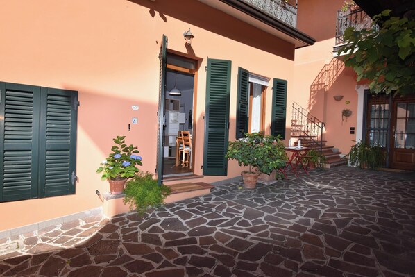 Front of property - Vicky Loft Morgnaga (Gardone Riviera)