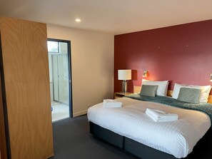 1 slaapkamer, een strijkplank/strijkijzer, wifi, beddengoed