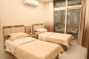 3 chambres, fer et planche à repasser, Wi-Fi, draps fournis