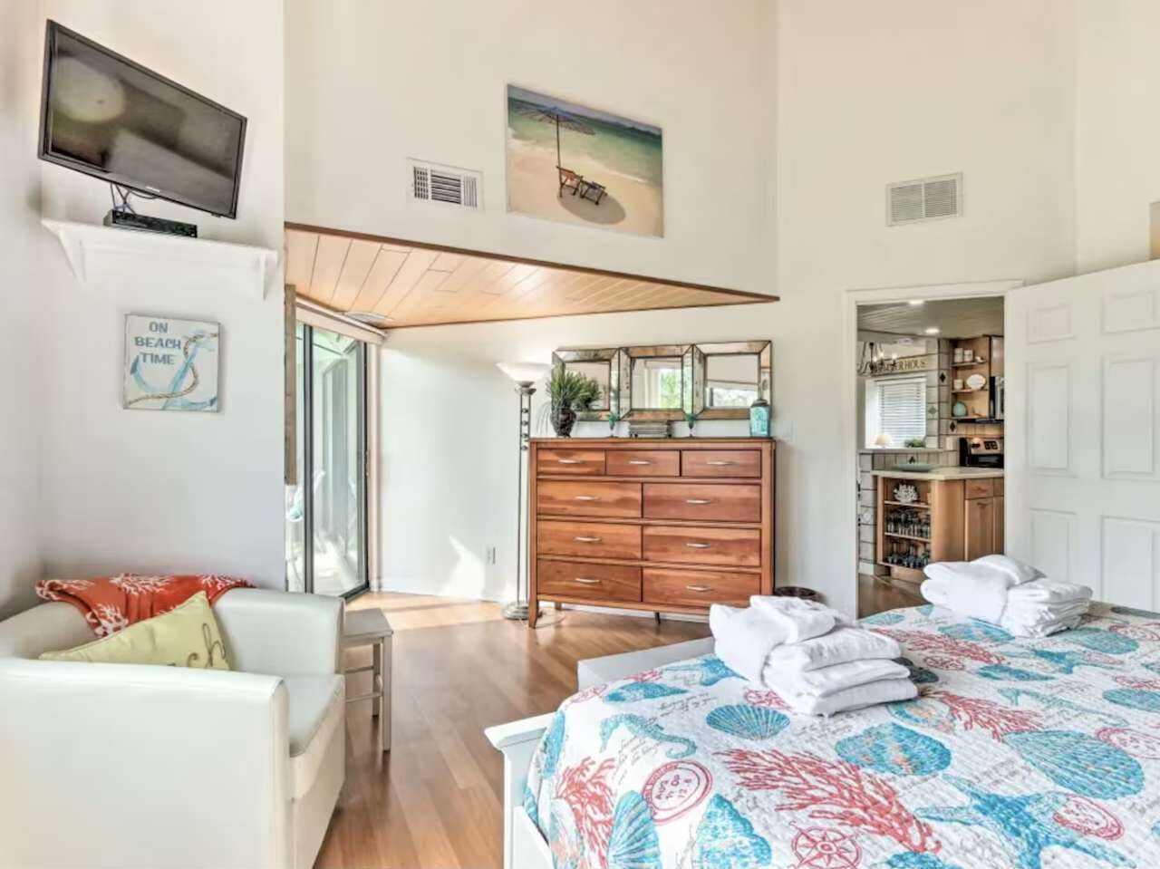 3 bedrooms, iron/ironing board, WiFi, bed sheets