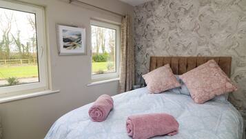 2 عدّة غرف نوم وبديكورات فريدة لكل غرفة وطراز فريد لكل وحدة