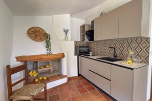 Kühlschrank, Mikrowelle, Geschirrspüler