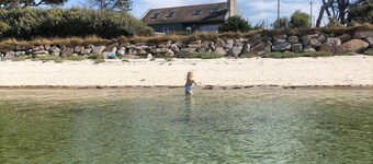 Pieds dans l'eau in Brittany for 12 people