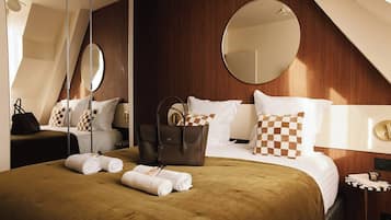Penthouse dành cho gia đình | Bộ đồ giường cao cấp, khu vực làm việc phù hợp cho laptop