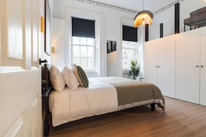 1 habitación, tabla de planchar con plancha, cuna de viaje y wifi 