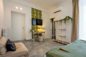 Family Triple Room (Lime Suite) | Desk, blackout drapes, free WiFi, bed sheets - Cornelia Vatican Suites (Rome)