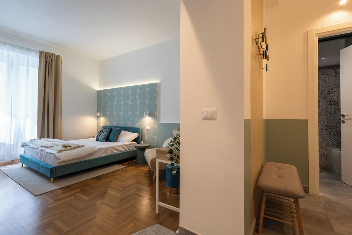 Lyxigt trippelrum (Menta Suite) | Skrivbord, mörkläggningsgardiner, gratis wi-fi och sängkläder