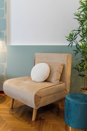 Luxury Triple Room (Menta Suite) | Desk, blackout drapes, free WiFi, bed sheets - Cornelia Vatican Suites (Rome)